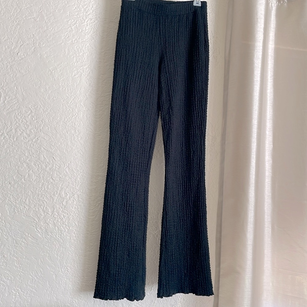 ASOS Reclaimed Vintage black crinkle flare leggings size US 0, Uk 4